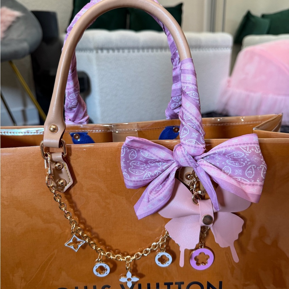 🩷🩷Louis Vuitton XL Gift Bag Tote🩷🩷 - Picture 2 of 7